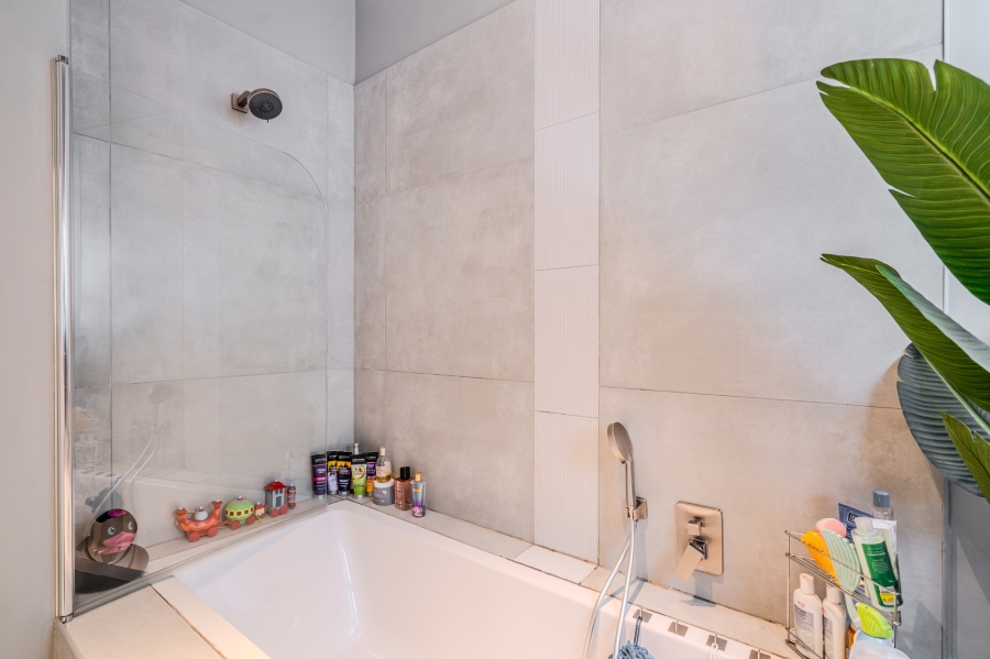 4 Bedroom Property for Sale in Fresnaye Western Cape